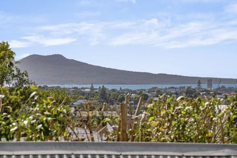 Photo of property in 1/45 Target Road, Totara Vale, Auckland, 0629