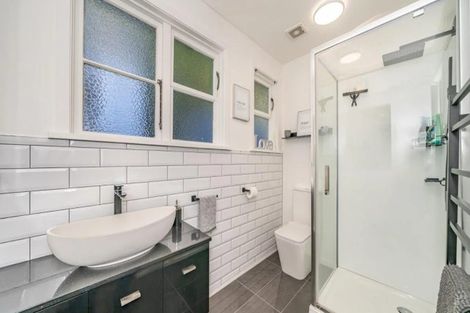 Photo of property in 114 Pinehaven Road, Pinehaven, Upper Hutt, 5019