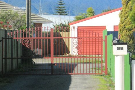 Photo of property in 44 Bledisloe Street, Levin, 5510