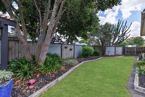 Photo of property in 12 Harbour Crest Drive, Waiuku, 2123