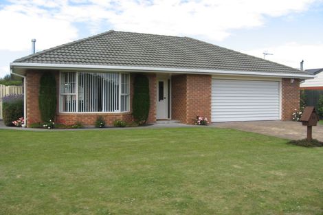 Photo of property in 16 Giles Place, Shirley, Christchurch, 8061