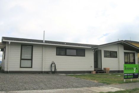 Photo of property in 33 Kaikoura Street, Maupuia, Wellington, 6022