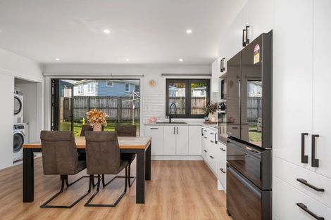Photo of property in 10 Birman Place, Cannons Creek, Porirua, 5024