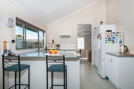 Photo of property in 33 Maurice Borich Place, Henderson, Auckland, 0610