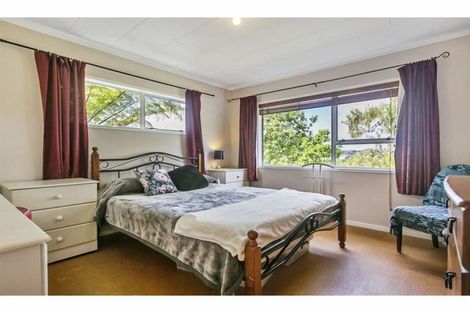 Photo of property in 9 Woodhouse Place, West Harbour, Auckland, 0618