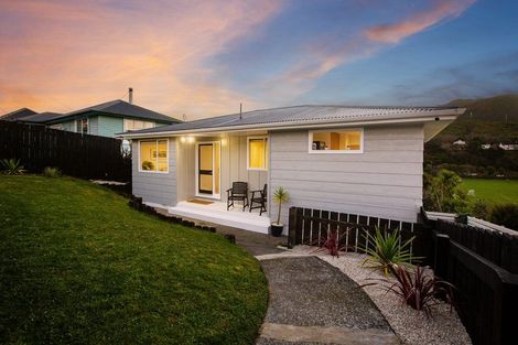 Photo of property in 49 Handyside Street, Tawa, Wellington, 5028