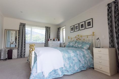 Photo of property in 19 Eric Batchelor Place, Waimate, 7924