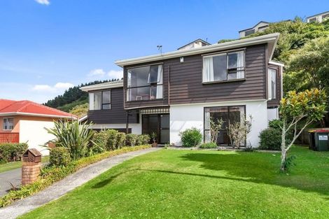 Photo of property in 18 Ordley Grove, Tawa, Wellington, 5028