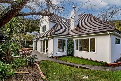 Photo of property in 44 Cheviot Road, Lowry Bay, Lower Hutt, 5013