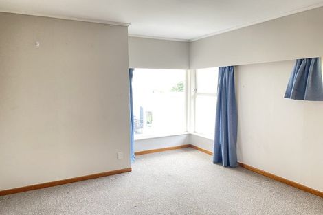 Photo of property in 193 Glenfield Road, Hillcrest, Auckland, 0627