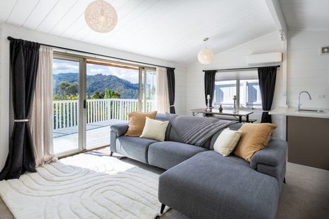Photo of property in 6 Ridge Road, Tairua, 3508