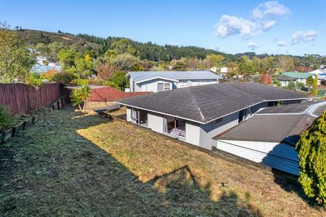Photo of property in 20 Blueberry Grove, Timberlea, Upper Hutt, 5018