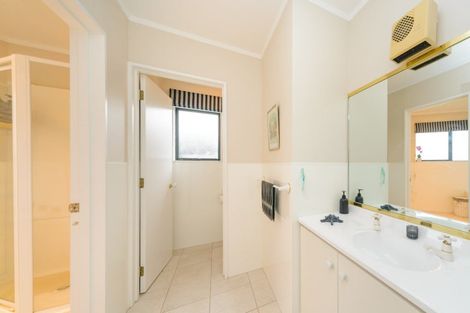 Photo of property in 27 Strachan Way, Highbury, Palmerston North, 4412