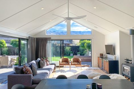 Photo of property in 48 Stratford Drive, Mount Pisa, Cromwell, 9383