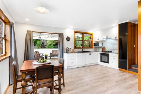 Photo of property in 18 Pinehaven Road, Pinehaven, Upper Hutt, 5019