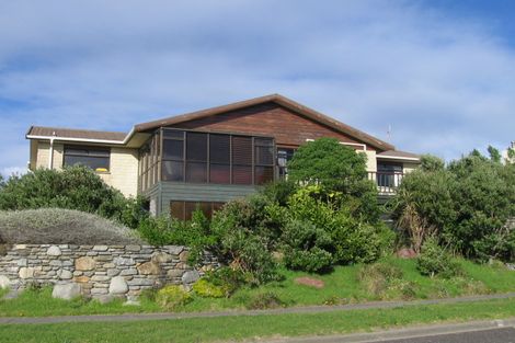 Photo of property in 6 Ara Kuaka, Waikanae Beach, Waikanae, 5036