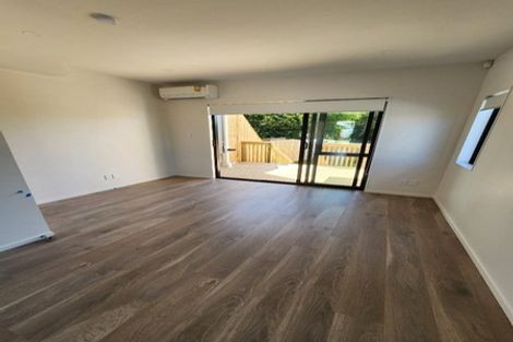 Photo of property in 25 Morihana Close, Glen Eden, 0602