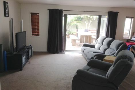 Photo of property in The Grange, 2/92 Bush Road, Albany, Auckland, 0632