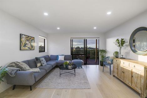 Photo of property in 102b Mellons Bay Road, Mellons Bay, Auckland, 2014