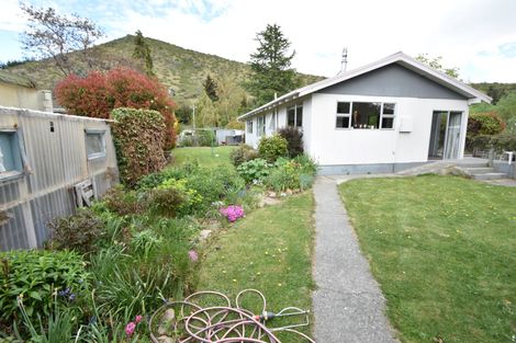 Photo of property in 19 Teal Crescent, Omarama, 9412