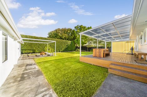 Photo of property in 4 London Street, Te Atatu Peninsula, Auckland, 0610