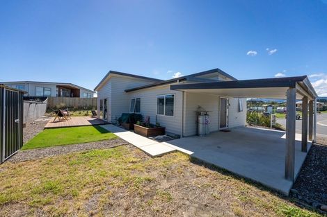 Photo of property in 5 Seagrass Place, Otaki Beach, Otaki, 5512