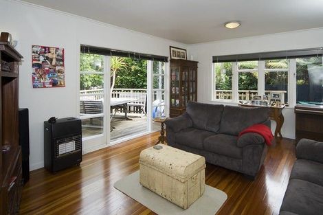 Photo of property in 1/190 East Coast Road, Forrest Hill, Auckland, 0620