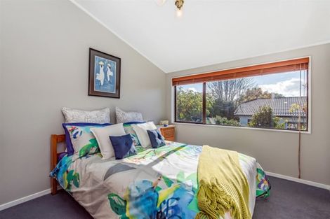 Photo of property in 6 Delisle Place, Windsor Park, Auckland, 0632