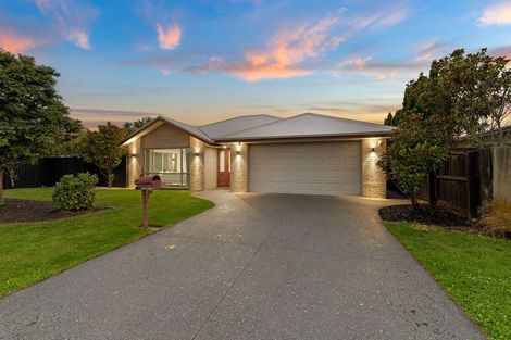 Photo of property in 2 Rooney Place, Aidanfield, Christchurch, 8025