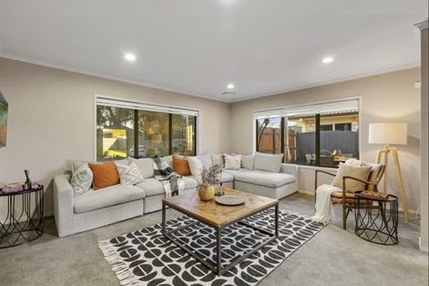 Photo of property in 33 Saint Heliers Place, Papamoa Beach, Papamoa, 3118