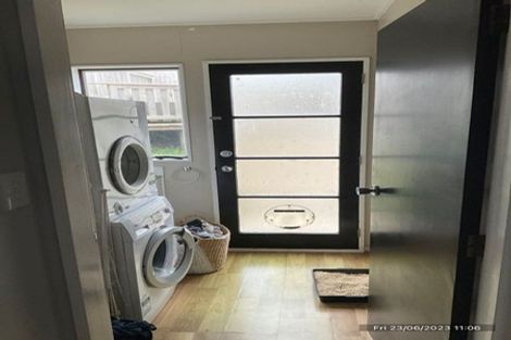 Photo of property in 98 Maupuia Road, Maupuia, Wellington, 6022