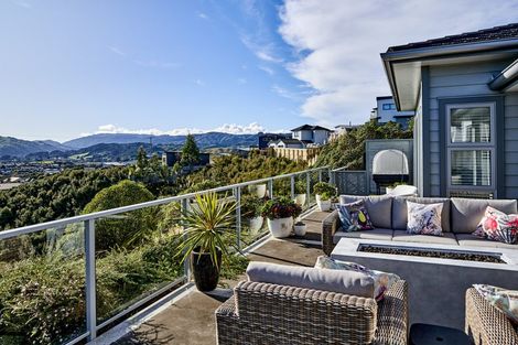 Photo of property in 10 Madeira Close, Whitby, Porirua, 5024