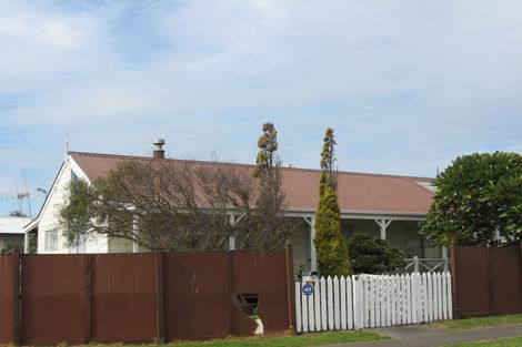 Photo of property in 19 Karyn Street, Castlecliff, Whanganui, 4501