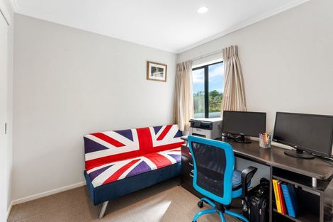 Photo of property in 32 Mount Marua Drive, Timberlea, Upper Hutt, 5018