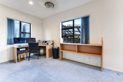 Photo of property in 18 Ribbonwood Crescent, Goodwood Heights, Auckland, 2105