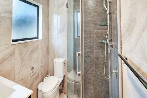 Photo of property in 50 De Havilland Drive, Goodwood Heights, Auckland, 2105