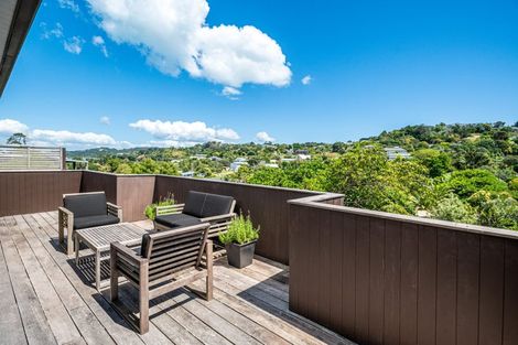 Photo of property in 27 Ocean Road, Surfdale, Waiheke Island, 1081