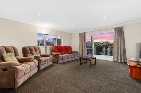 Photo of property in 38 Roberts Road, Matakatia, Whangaparaoa, 0930