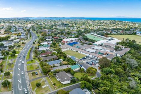 Photo of property in 763 East Coast Road, Northcross, Auckland, 0630