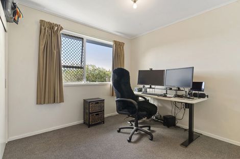 Photo of property in 20 Newham Place, Henderson, Auckland, 0612