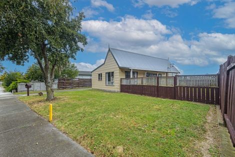 Photo of property in 28 Suzanne Grove, Kelvin Grove, Palmerston North, 4414