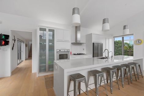 Photo of property in 9 Paraoa Crescent, Omaha, 0986