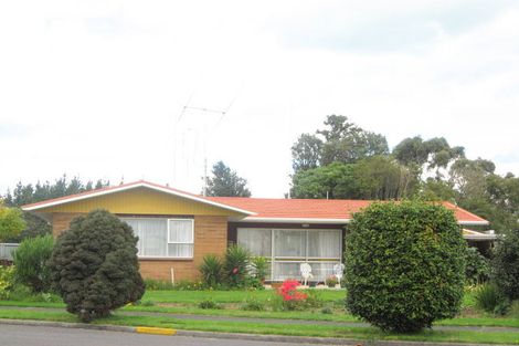 Photo of property in 8 Warren Place, Frankleigh Park, New Plymouth, 4310