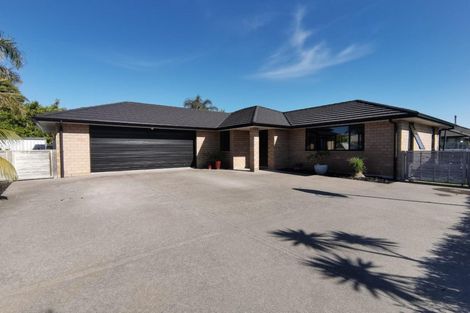 Photo of property in 17 Roto View, One Tree Point, 0118