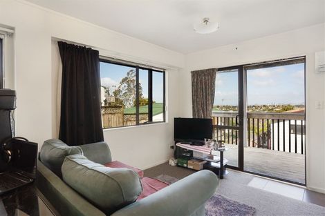 Photo of property in 1/51b Sunset Road, Totara Vale, Auckland, 0632
