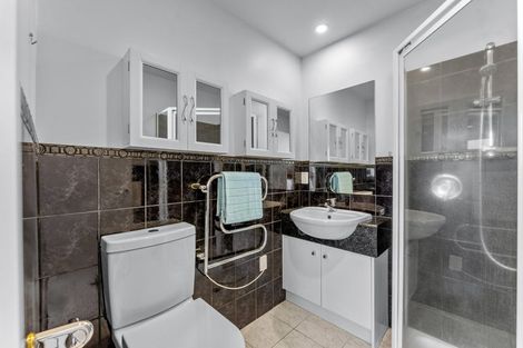 Photo of property in 4e/175 Hurstmere Road, Takapuna, Auckland, 0622