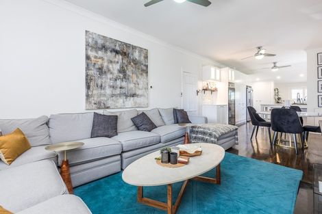 Photo of property in 1/27 Onewa Road, Northcote, Auckland, 0627