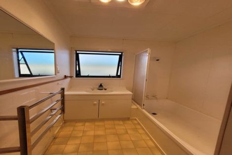 Photo of property in 1/94 Roberts Road, Te Atatu South, Auckland, 0610