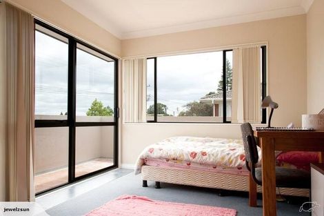 Photo of property in 2/49 College Road, Northcote, Auckland, 0627