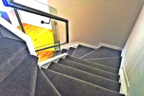 Photo of property in 9 Trotting Terrace, Fairview Heights, Auckland, 0632